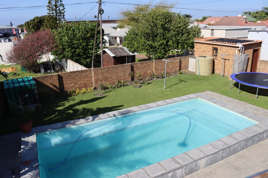 6 Bedroom Property for Sale in Kleinmond Western Cape